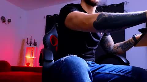 MightyAaron online show from October 2025 02:52:01 AM