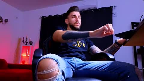 MightyAaron online show from October 2025 02:31:01 AM