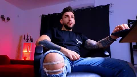 MightyAaron online show from October 2025 05:04:02 AM