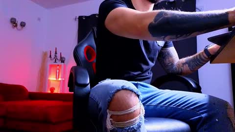 MightyAaron online show from October 2025 02:33:01 AM