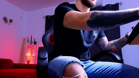 MightyAaron online show from October 2025 04:27:01 AM