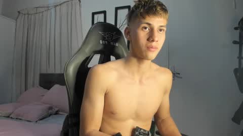 Snapshot of miguel_hz chatting on January 2025 12:14:02 AM Miguel Hernandez online show from January 2025 12:14:02 AM