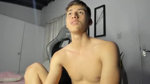 Snapshot of miguel_hz chatting on January 2025 09:39:02 PM Miguel Hernandez online show from January 2025 09:39:02 PM