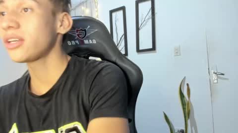 Snapshot of miguel_hz chatting on February 2025 01:47:02 AM Miguel Hernandez online show from February 2025 01:47:02 AM