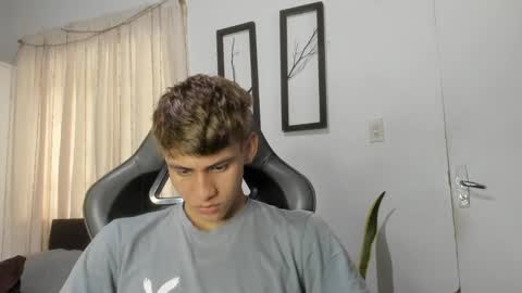 Snapshot of miguel_hz chatting on February 2025 03:27:01 PM Miguel Hernandez online show from February 2025 03:27:01 PM