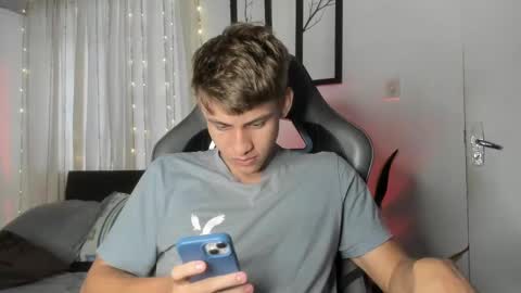 Snapshot of miguel_hz chatting on February 2025 06:32:02 PM Miguel Hernandez online show from February 2025 06:32:02 PM