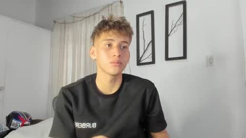 Snapshot of miguel_hz chatting on February 2025 04:32:01 PM Miguel Hernandez online show from February 2025 04:32:01 PM