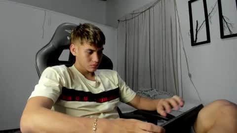 Snapshot of miguel_hz chatting on March 2025 10:24:01 PM Miguel Hernandez online show from March 2025 10:24:01 PM