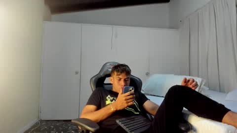 Snapshot of miguel_hz chatting on March 2025 09:04:01 PM Miguel Hernandez online show from March 2025 09:04:01 PM