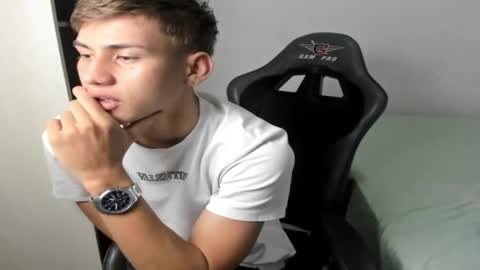 Snapshot of miguel_hz chatting on October 2025 06:49:02 PM Miguel Hernandez online show from October 2025 06:49:02 PM