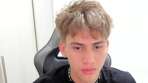 Snapshot of miguel_hz chatting on October 2025 11:31:02 AM Miguel Hernandez online show from October 2025 11:31:02 AM