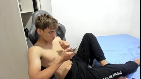 Snapshot of miguel_hz chatting on November 2025 08:20:02 PM Miguel Hernandez online show from November 2025 08:20:02 PM