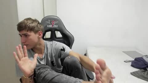 Snapshot of miguel_hz chatting on December 2025 01:46:02 AM Miguel Hernandez online show from December 2025 01:46:02 AM