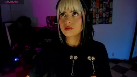 Snapshot of mihaa_adams chatting on June 2026 04:35:02 AM MIHAA-ADAMS online show from June 2026 04:35:02 AM