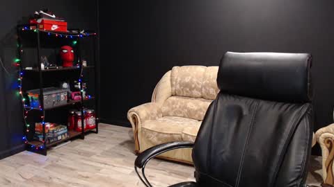 Snapshot of mihasikd chatting on December 2024 03:58:01 PM Misha Winchester online show from December 2024 03:58:01 PM