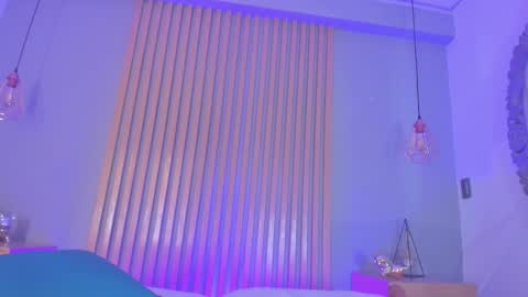 Mia online show from March 2026 01:05:02 PM