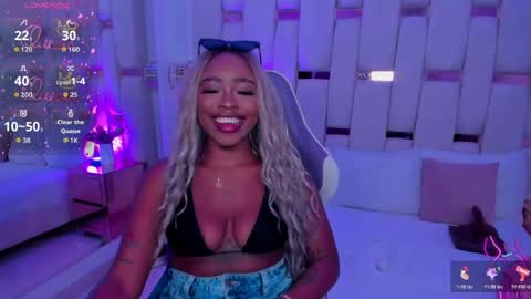 Miia Schwarz  online show from April 2026 09:19:01 PM