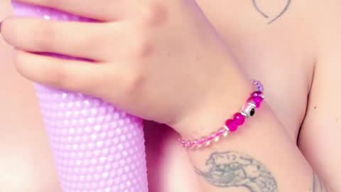 Mia online show from February 2026 06:26:01 AM