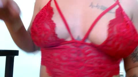 Snapshot of miia_spencer_ chatting on December 2024 11:06:02 PM miia online show from December 2024 11:06:02 PM
