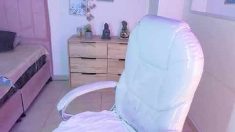 Snapshot of miia_thompson_1 chatting on June 2026 09:28:02 PM M I I A online show from June 2026 09:28:02 PM