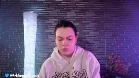 Snapshot of miia_zarate chatting on October 2025 09:14:02 PM Ma - online show from October 2025 09:14:02 PM