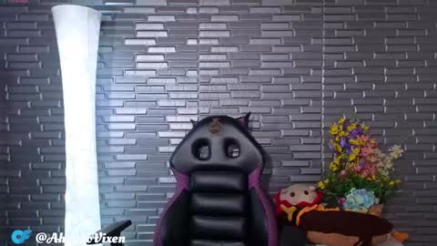 Snapshot of miia_zarate chatting on October 2025 09:19:01 AM Ma - online show from October 2025 09:19:01 AM