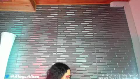 Snapshot of miia_zarate chatting on November 2025 09:22:01 AM Ma - online show from November 2025 09:22:01 AM