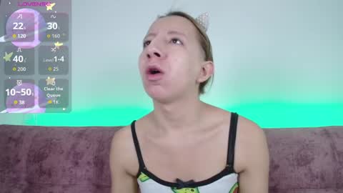 Snapshot of miiaa_doll chatting on September 2025 11:32:02 AM MIIA online show from September 2025 11:32:02 AM