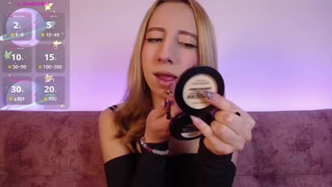 Snapshot of miiaa_doll chatting on November 2025 02:44:02 AM MIIA online show from November 2025 02:44:02 AM