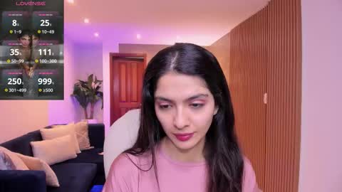 Mia online show from November 2025 11:10:03 AM