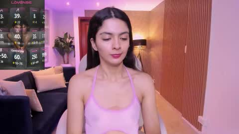 Mia online show from November 2025 11:10:02 AM