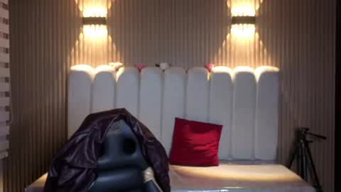 miiaa_evans1 online show from June 2026 12:11:02 PM
