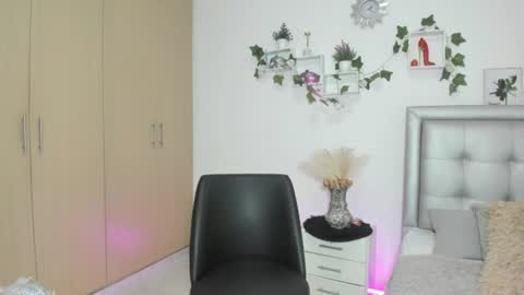 miiaa_k online show from July 2026 10:08:02 AM