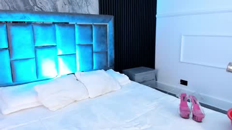 Mia Monroe online show from September 2025 07:25:01 PM