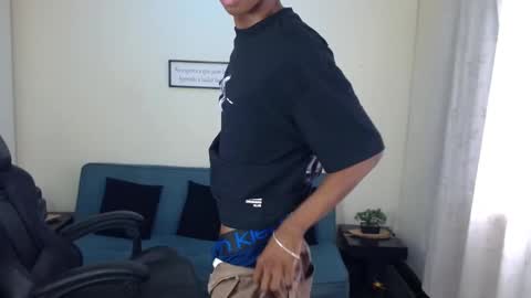 Snapshot of miiloo18 chatting on November 2025 09:15:01 PM Jordan online show from November 2025 09:15:01 PM