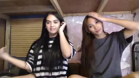 Snapshot of mika_cora chatting on April 2026 01:31:02 PM MIKA online show from April 2026 01:31:02 PM