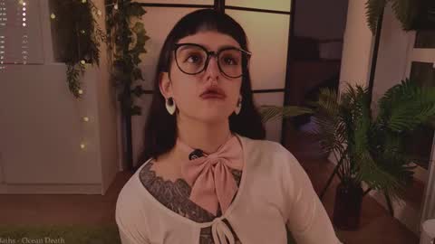 mika_moon_ online show from November 2025 04:39:01 PM