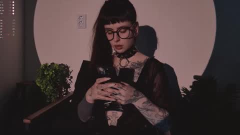 mika_moon_ online show from December 2025 06:03:02 PM