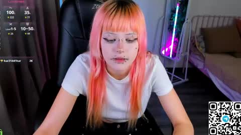 Snapshot of mika_vatashi chatting on May 2026 09:37:01 AM Mika online show from May 2026 09:37:01 AM