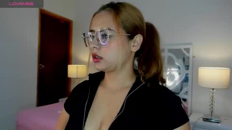 Mikaela blondie bigass online show from November 2025 11:41:01 AM