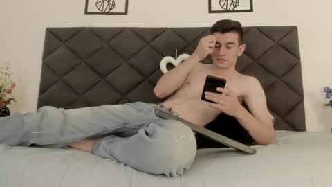 Snapshot of mikaelslow chatting on February 2025 05:20:01 AM mikael online show from February 2025 05:20:01 AM