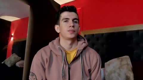 mikael online show from November 2025 08:21:02 PM