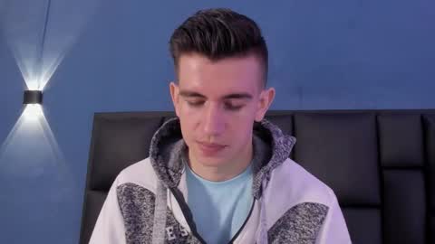 mikael online show from November 2025 04:23:02 AM