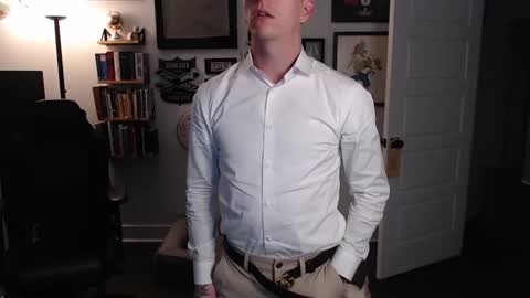 Snapshot of mikahishung chatting on November 2025 12:54:01 AM MikahisHung online show from November 2025 12:54:01 AM