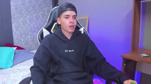 Mike 0233 online show from March 2025 03:57:02 AM