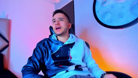 Mike  online show from November 2025 12:15:02 PM