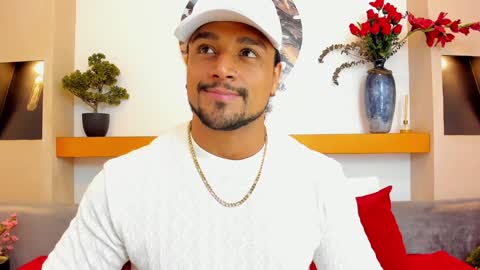 Snapshot of mike_estevess chatting on December 2024 05:53:02 AM online show from December 2024 05:53:02 AM
