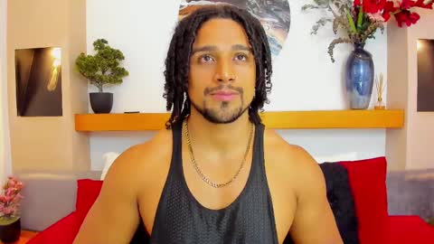 Snapshot of mike_estevess chatting on February 2025 01:24:01 AM online show from February 2025 01:24:01 AM