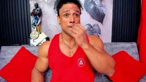 Snapshot of mike_estevess chatting on October 2025 12:08:02 AM online show from October 2025 12:08:02 AM