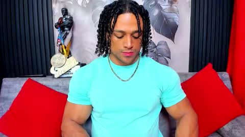 Snapshot of mike_estevess chatting on October 2025 02:00:02 AM online show from October 2025 02:00:02 AM